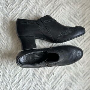 Brand: born 
size: 10
color: black leather